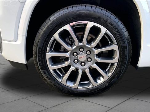 Used 2023 GMC Acadia Denali w/ Denali Ultimate Package AWD/4WD image 11