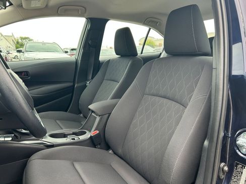 Used 2025 Toyota Corolla LE FWD image 31