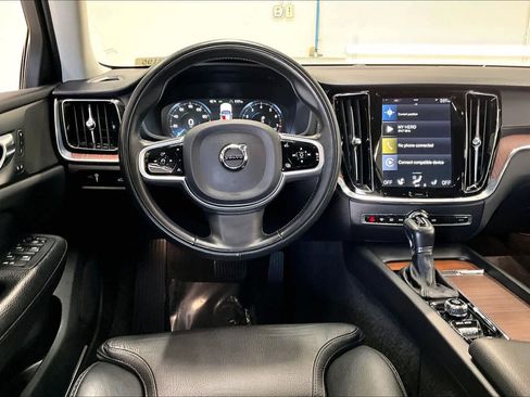 Used 2020 Volvo V60 T5 Cross Country w/ Cross Country Pro Package image 8