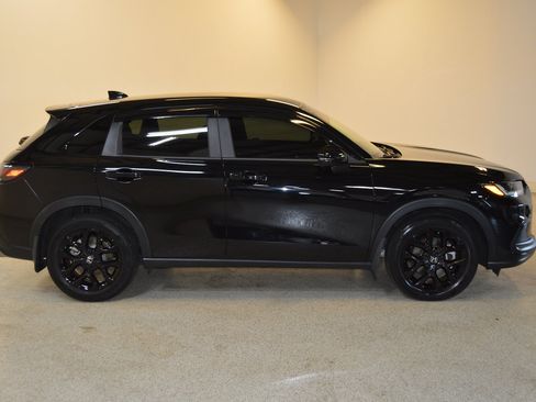 Used 2023 Honda HR-V Sport image 2