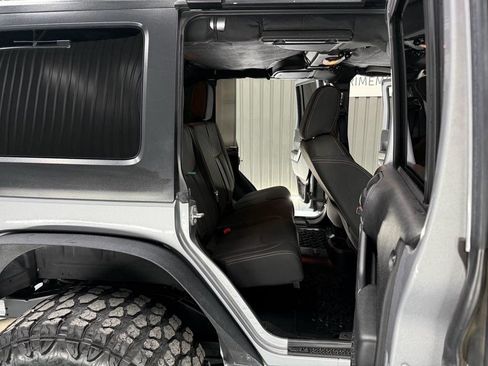 Used 2016 Jeep Wrangler Unlimited Rubicon w/ Connectivity Group image 33