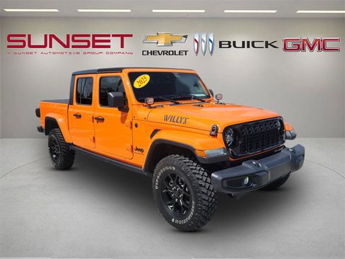 Used 2025 Jeep Gladiator Sport AWD/4WD image 1