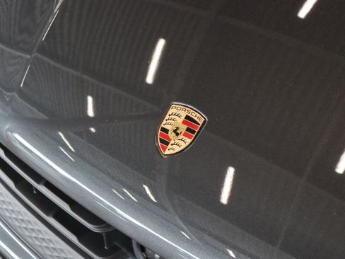 Certified 2025 Porsche Macan AWD/4WD image 29