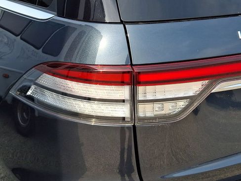 Used 2023 Lincoln Aviator Reserve w/ Equipment Group 201A AWD/4WD image 9