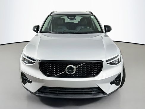 Used 2025 Volvo XC40 B5 Plus AWD/4WD image 2
