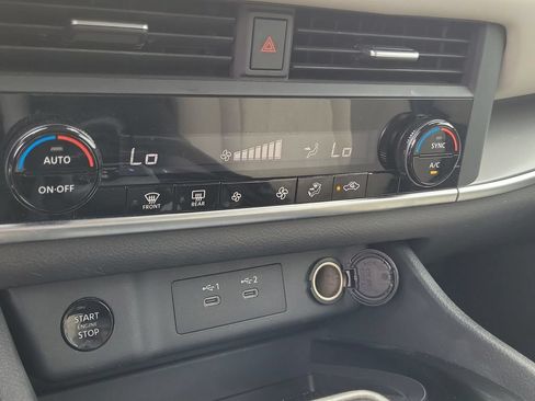 Used 2025 Nissan Rogue SV FWD image 21