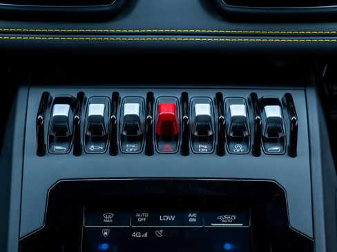 Used 2022 Lamborghini Huracan EVO RWD image 22