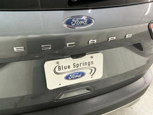 Used 2022 Ford Escape SE w/ Convenience Package FWD image 6