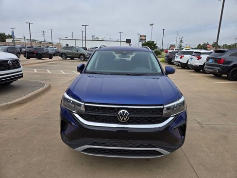 Used 2024 Volkswagen Taos SE AWD/4WD image 3