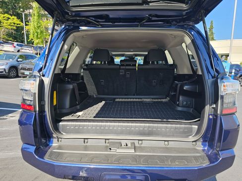 Used 2022 Toyota 4Runner SR5 Premium w/ Moonroof Package AWD/4WD image 17