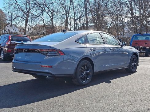 New 2025 Honda Accord SE image 3