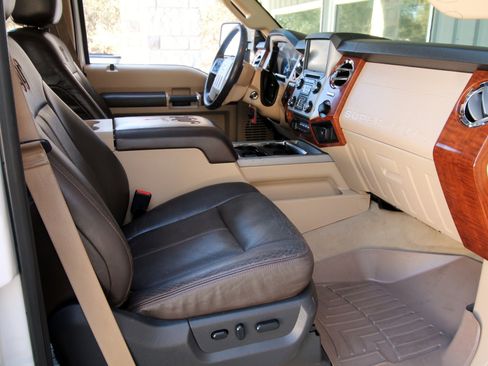 Used 2015 Ford F250 King Ranch w/ FX4 Off-Road Package image 40