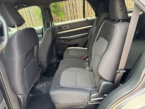 Used 2019 Ford Explorer XLT w/ Equipment Group 201A FWD image 16