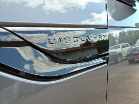 Used 2017 Land Rover Discovery HSE AWD/4WD image 2