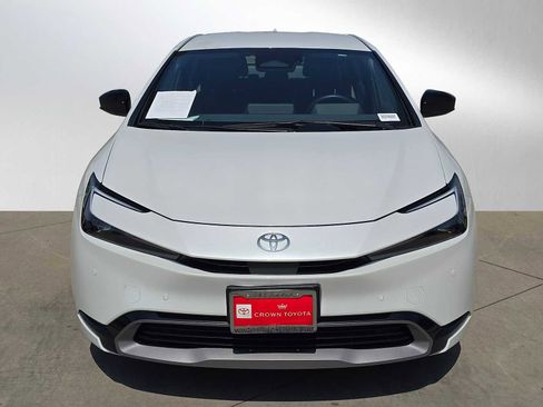 Used 2025 Toyota Prius XLE FWD image 8