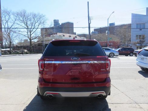 Used 2016 Ford Explorer XLT w/ Equipment Group 202A image 8