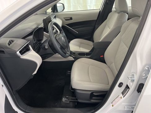 Used 2023 Toyota Corolla Cross L AWD/4WD image 3