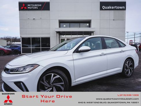 Used 2025 Volkswagen Jetta SEL image 1