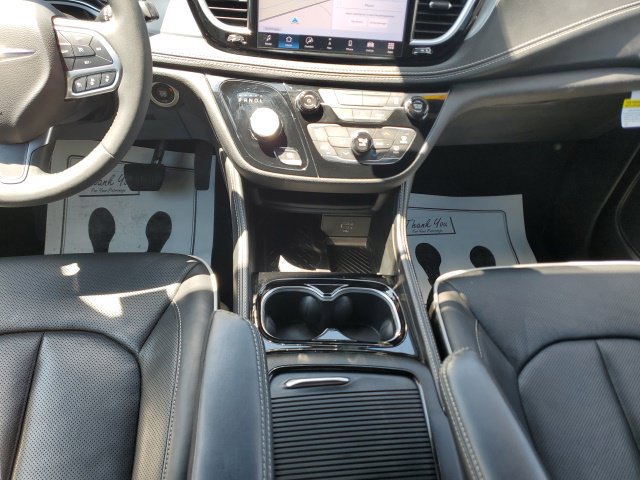 Used 2026 Chrysler Pacifica Limited FWD image 22