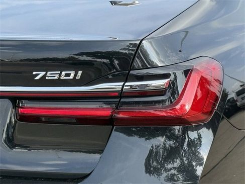 Used 2022 BMW 750i xDrive w/ M Sport Package image 8