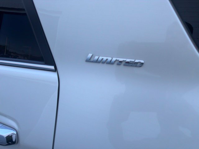 Used 2018 Toyota 4Runner Limited AWD/4WD image 5