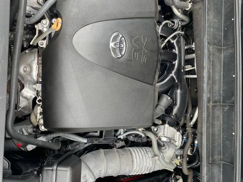 Used 2022 Toyota Highlander XSE FWD image 14