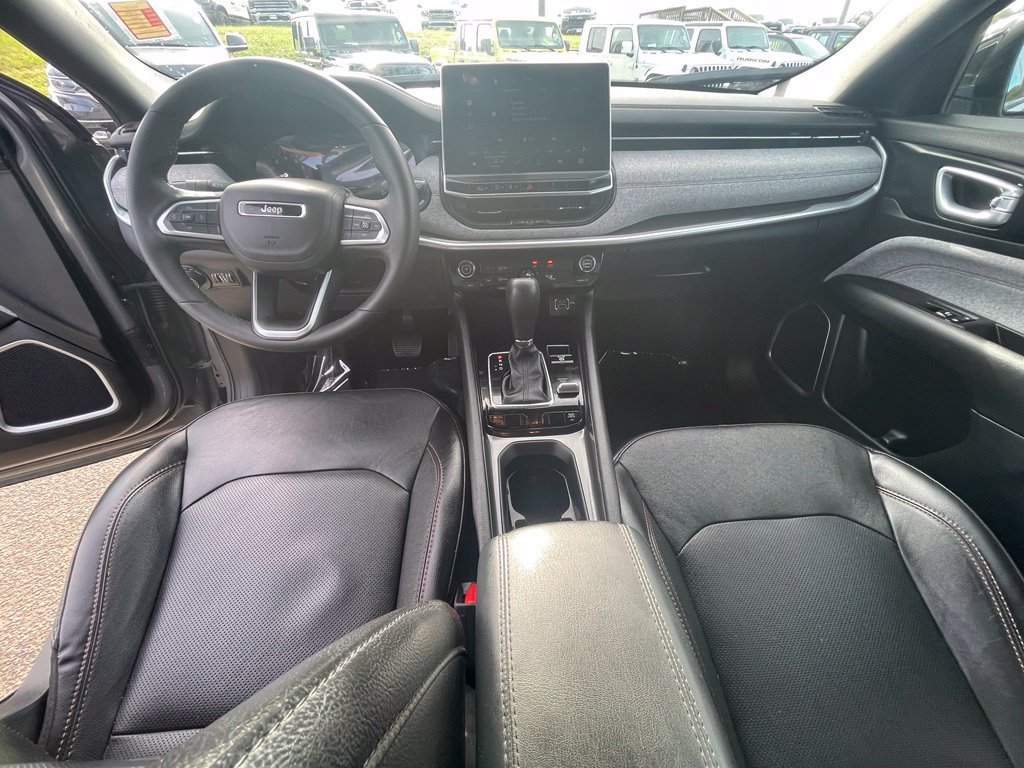Used 2023 Jeep Compass Latitude AWD/4WD image 3