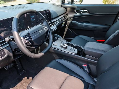 Certified 2026 Kia Sportage EX w/ EX Panoramic Sunroof Package AWD/4WD image 18