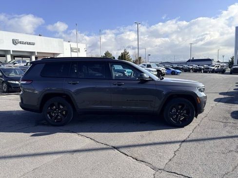 Used 2023 Jeep Grand Cherokee L Altitude image 2