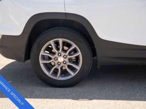 Used 2022 GMC Terrain SLT image 9