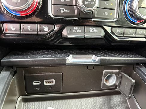 Used 2022 GMC Yukon Denali w/ Denali Premium Package AWD/4WD image 33