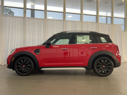 Used 2022 MINI Cooper Countryman Oxford Edition image 2