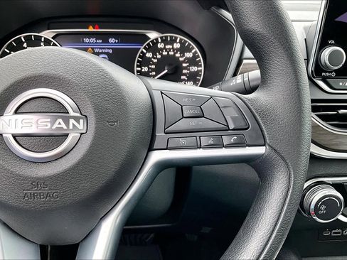 Used 2025 Nissan Altima 2.5 SV FWD image 25