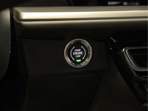 Used 2025 Chevrolet Traverse LT AWD/4WD image 19
