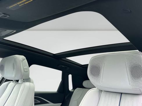 Used 2025 Cadillac Lyriq Sport image 15