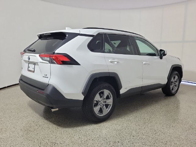 Used 2024 Toyota RAV4 LE AWD/4WD image 5