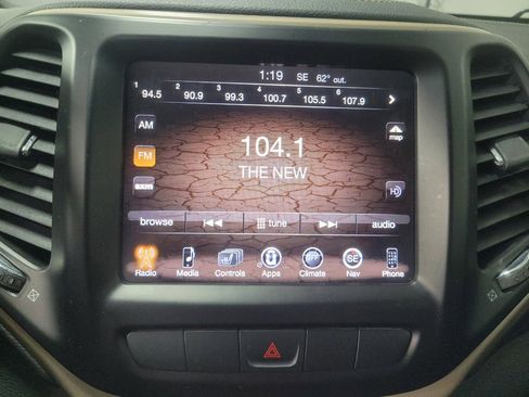 Used 2015 Jeep Cherokee Limited FWD image 25