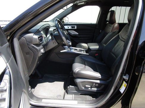 Used 2022 Ford Explorer Platinum w/ Equipment Group 601A AWD/4WD image 15