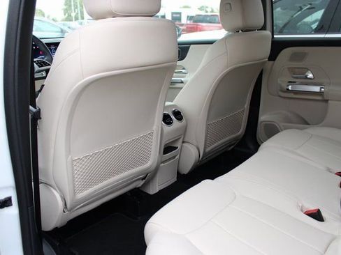 New 2025 Mercedes-Benz GLB 250 4MATIC image 34