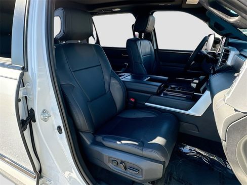 Used 2025 Toyota Sequoia Platinum image 30