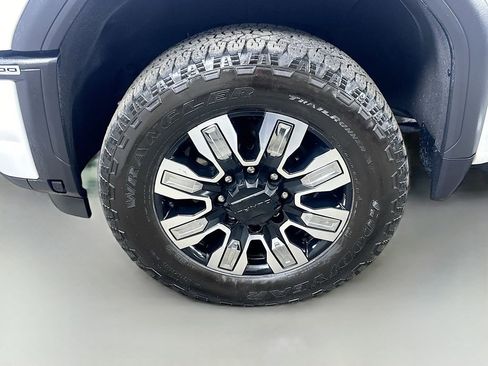 Used 2024 GMC Sierra 3500 Denali image 6