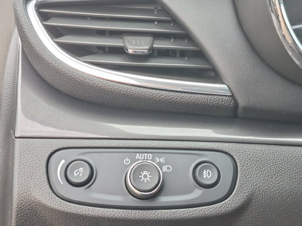 Used 2018 Buick Encore Preferred AWD/4WD image 15