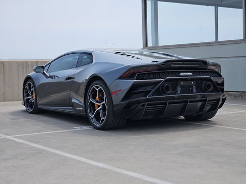 Used 2020 Lamborghini Huracan EVO AWD/4WD image 3