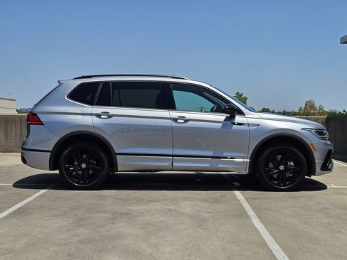 Used 2024 Volkswagen Tiguan SE R-Line AWD/4WD image 9