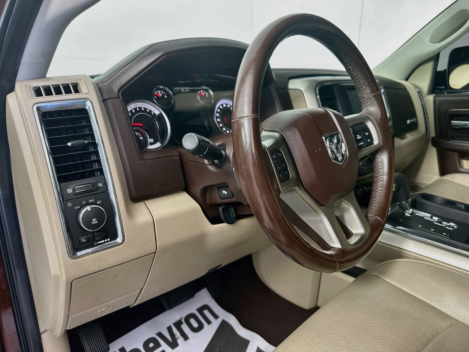 Used 2013 RAM 1500 Laramie w/ Convenience Group AWD/4WD image 9