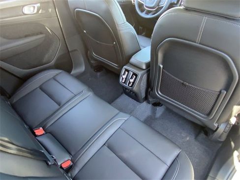 New 2025 Volvo XC40 B5 Core w/ Protection Package Premier image 15