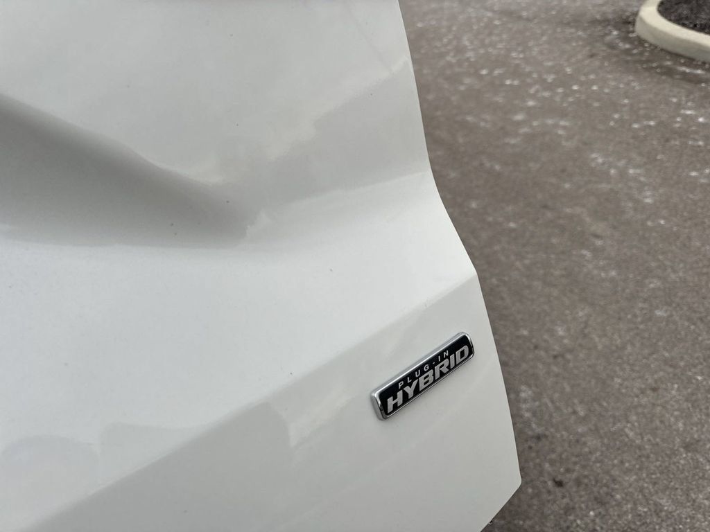 New 2025 Ford Escape SE FWD image 17