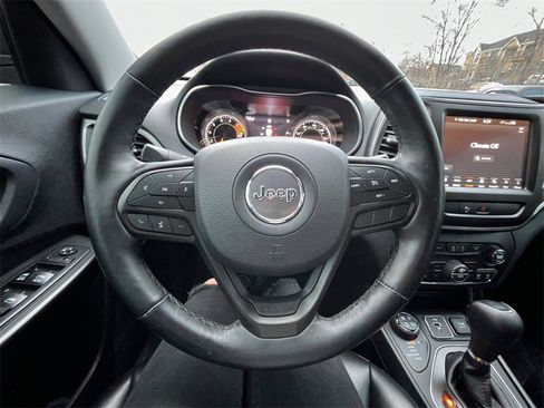 Used 2019 Jeep Cherokee Trailhawk w/ Cold Weather Group image 11