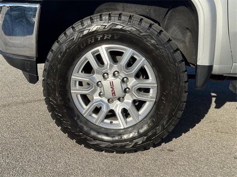 Used 2022 GMC Sierra 2500 SLT w/ SLT Preferred Package image 9