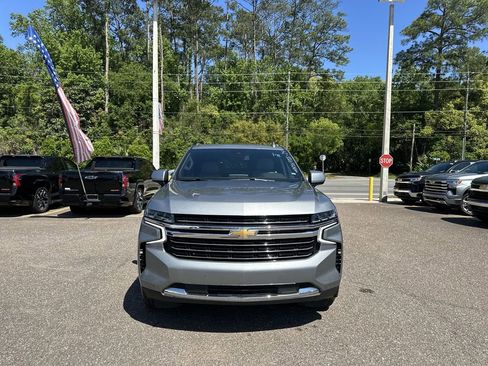 Used 2024 Chevrolet Suburban LT image 3